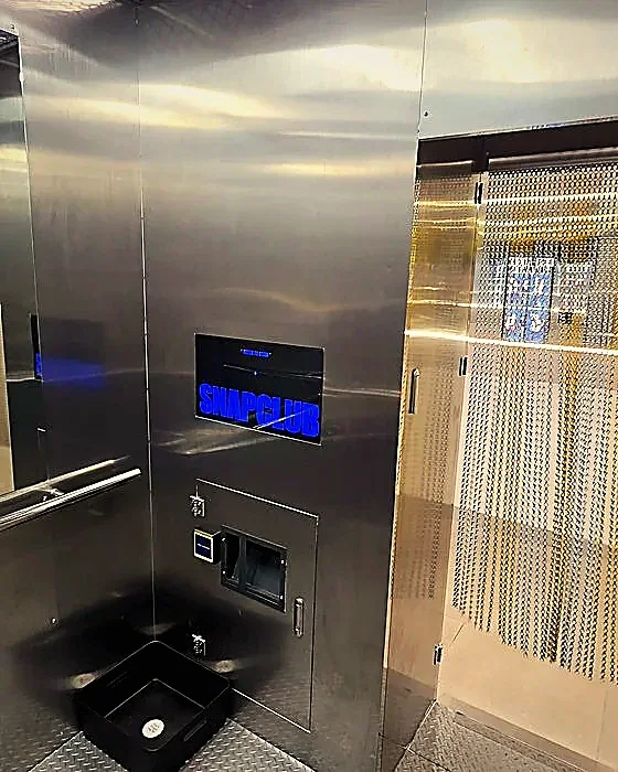 프리미엄 메탈 부스 내부